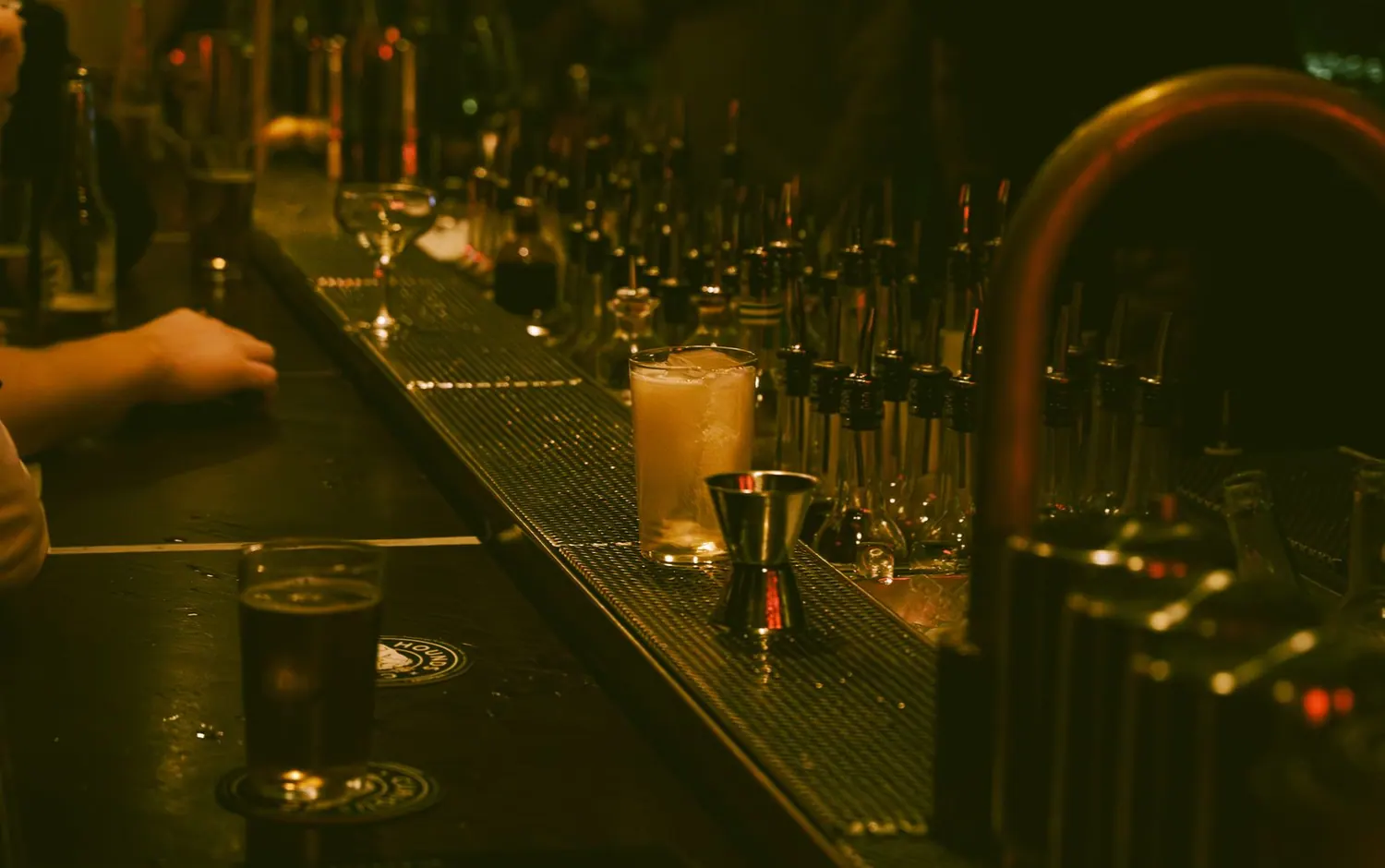 Les bars secrets et speakeasy de Paris à dénicher