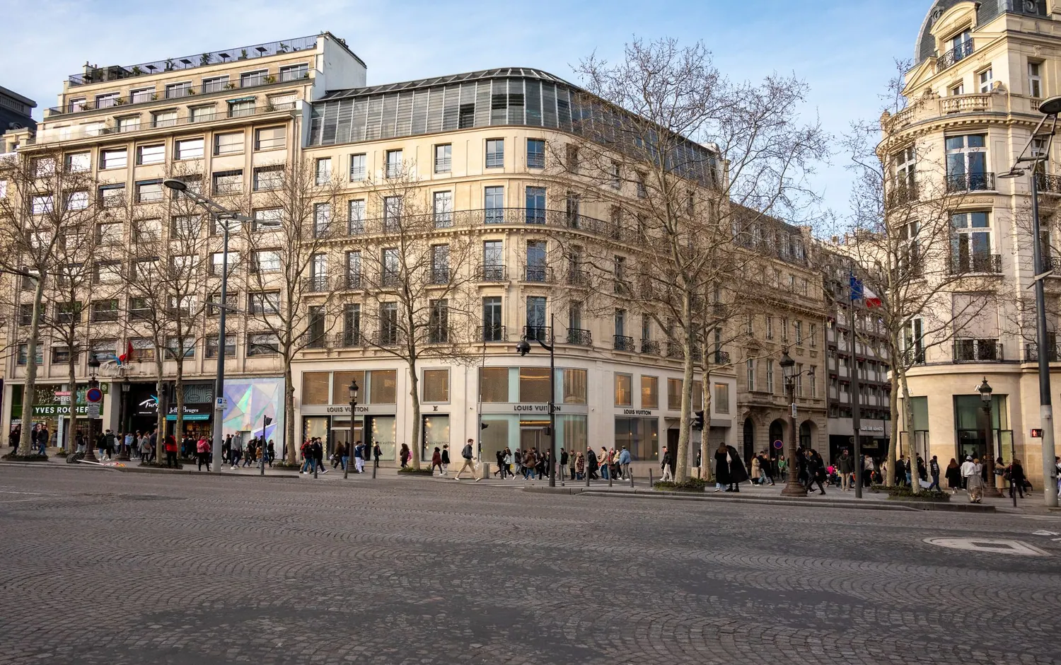 Gaumont Champs-Élysées : le guide complet du cinéma mythique et de sa fermeture
