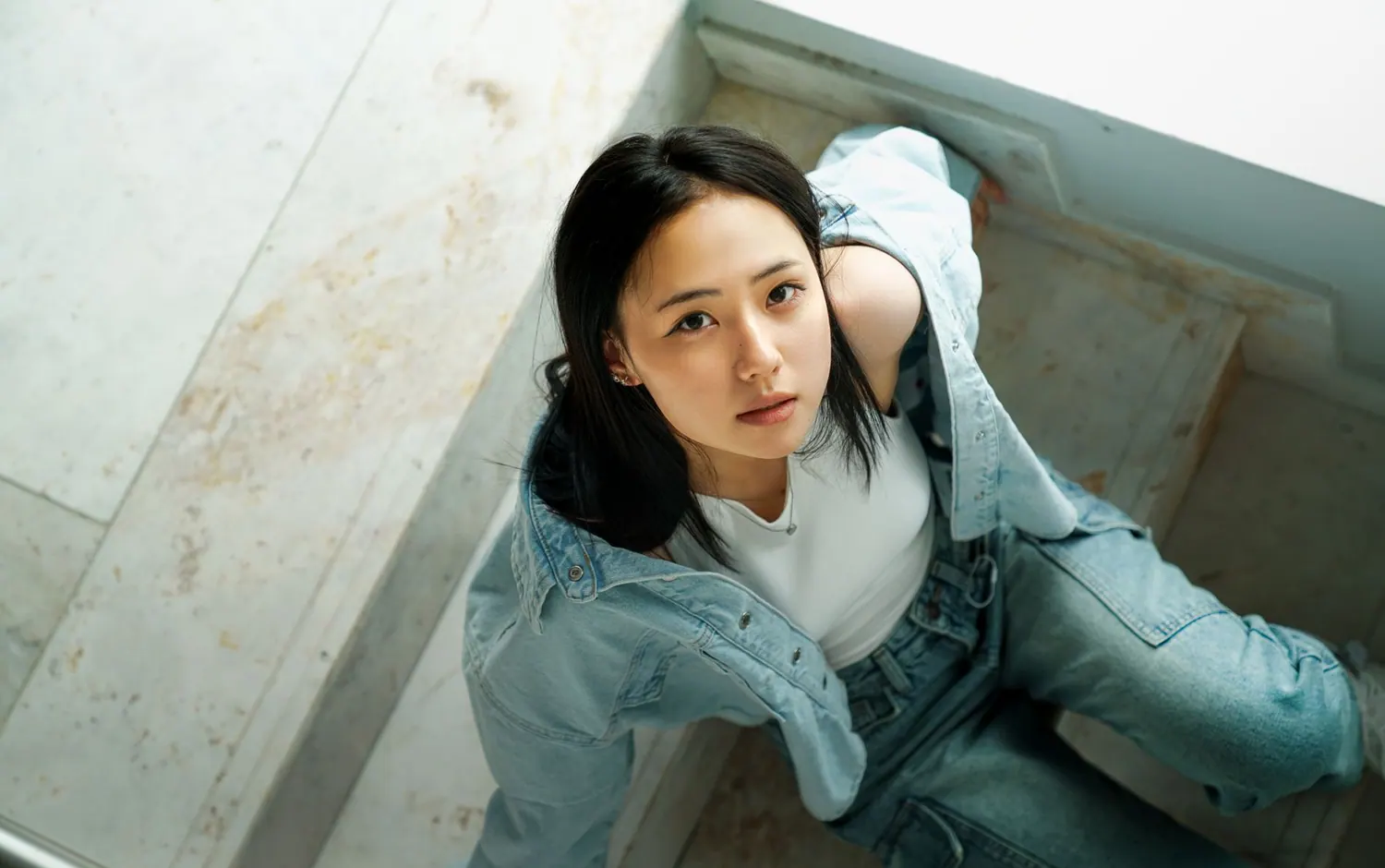 Comment porter le total look denim sans faute de goût